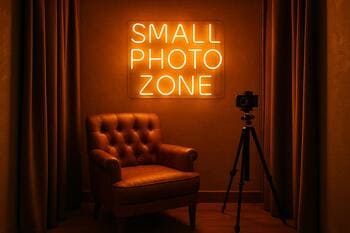 Malá fotozóna s neónom
