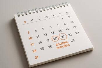 Kalendár termínov s vyznačeným víkendom