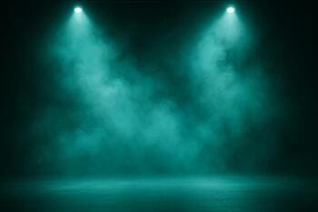 Tyrkysová scenická hmla nad pódiom